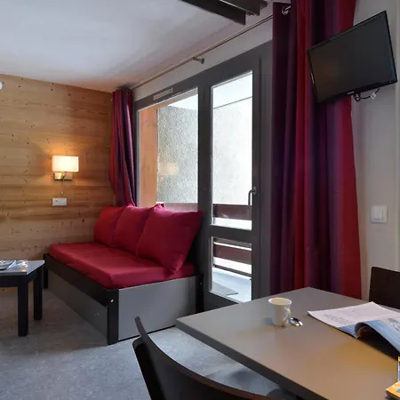 Divisible Renove Au Pied Des Pistes Avec Balcon - Fr-1-181-2389